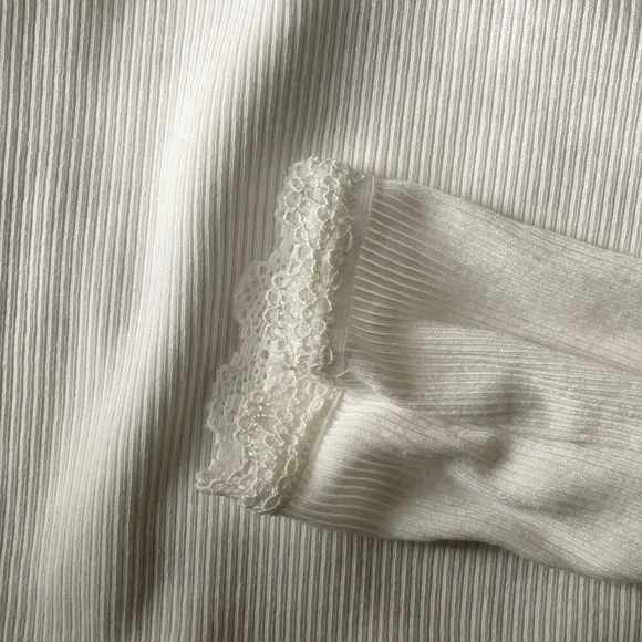 White long sleeve top, lace details - Picture 4 of 5